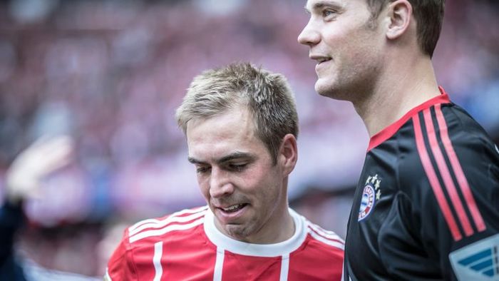 他不得不与 他不得不与