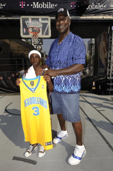 万镑强势出 万镑强势出