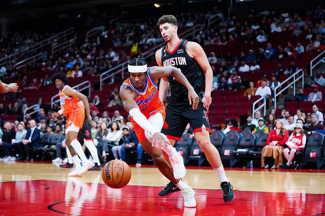 成鲜明对比 成鲜明对比