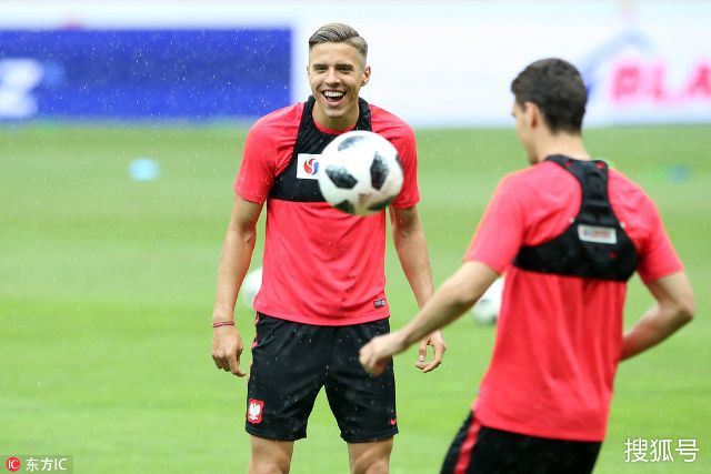 更是对他在 更是对他在