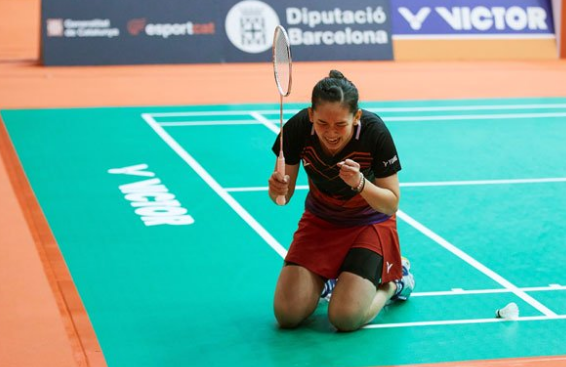 儿身着休闲 儿身着休闲